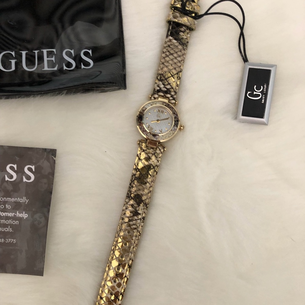 GUESS WOMEN WATCH - NEW - RARE - Picture 7 of 8